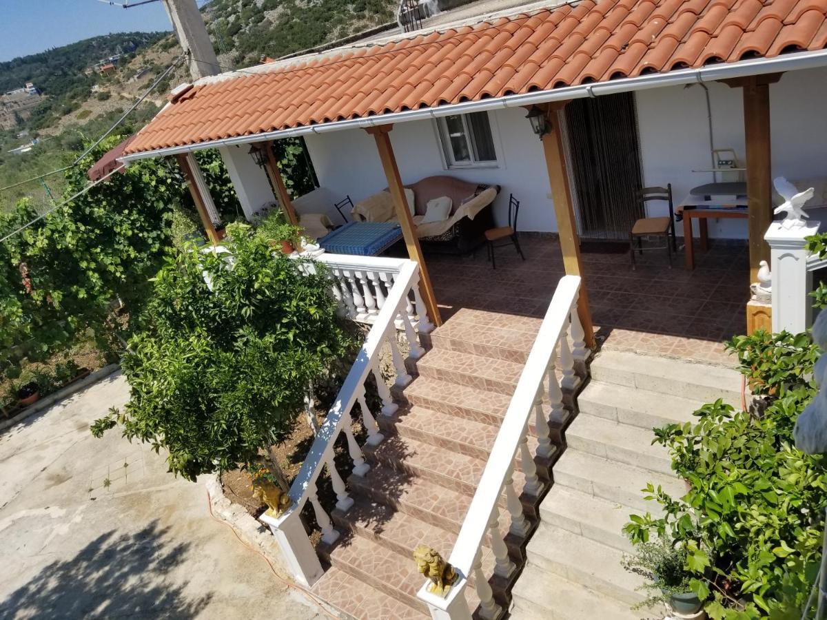 Denaj House Hotel Himarë Eksteriør billede